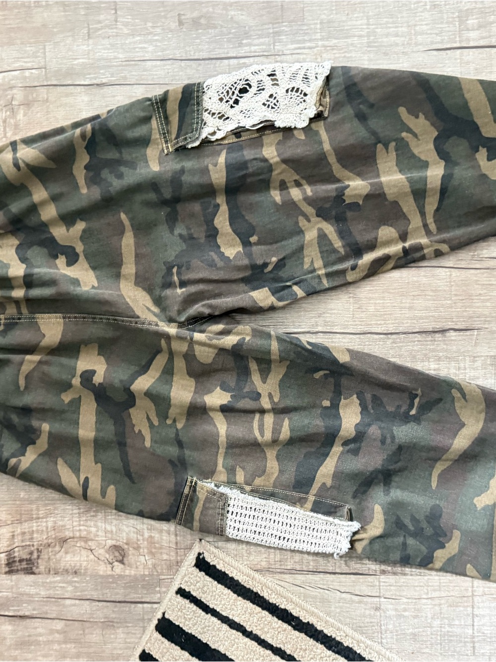 POL Camo Joggers with White Crochet Patches - Picture 6 of 7